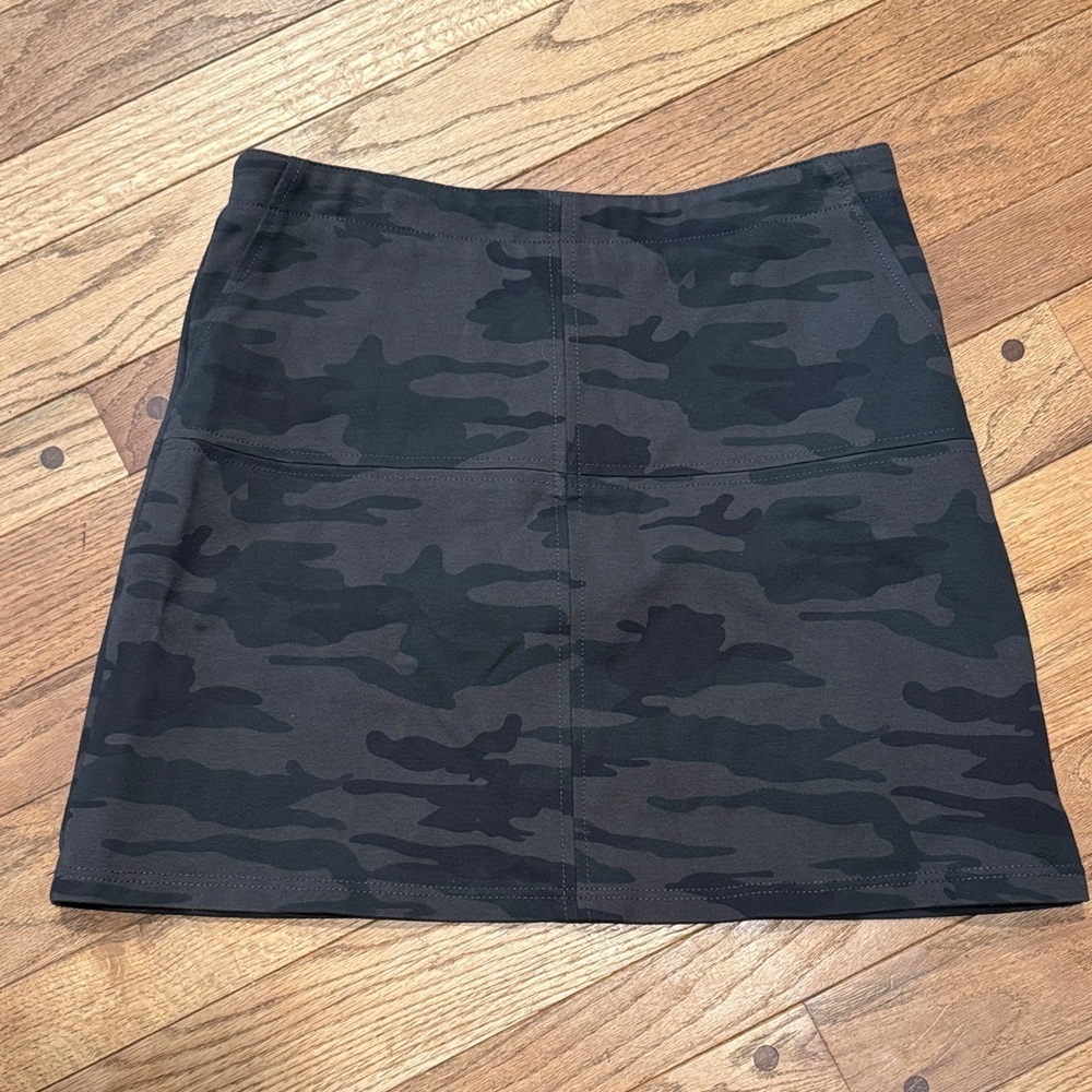 Sanctuary Black and Olive Camo Mini Skirt